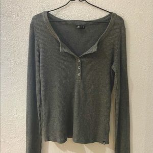 Woman’s volcom sweater